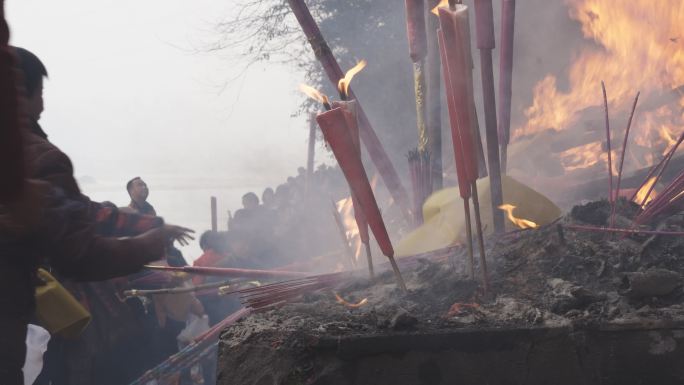 民间活动风俗人群祭拜信仰烧高香菩萨保佑