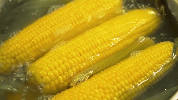 用沸水煮玉米制备有机谷物作为健康食品的选择
