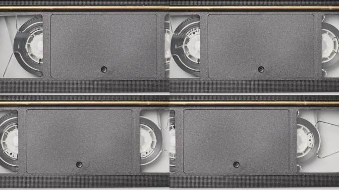 VHS卡带在录像机内播放，俯视图