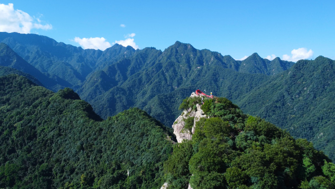 西安秦岭翠华山主峰航拍视频