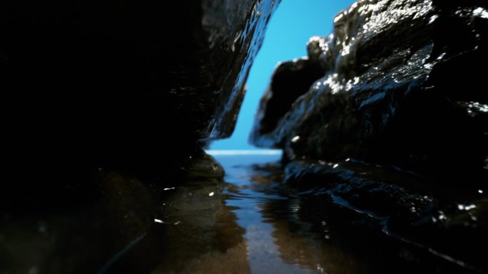 地下淡水泉石头石块流水