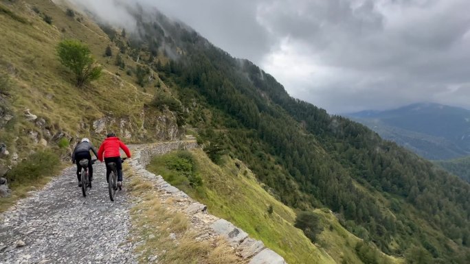 高山口自行车打包，用自行车携带旅行装备