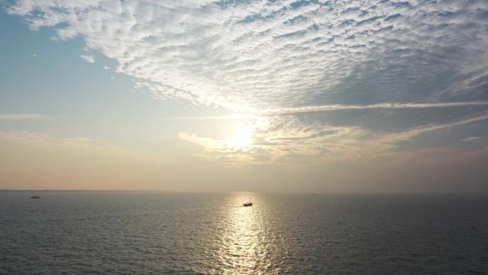 夕阳下的大海 震撼辽阔