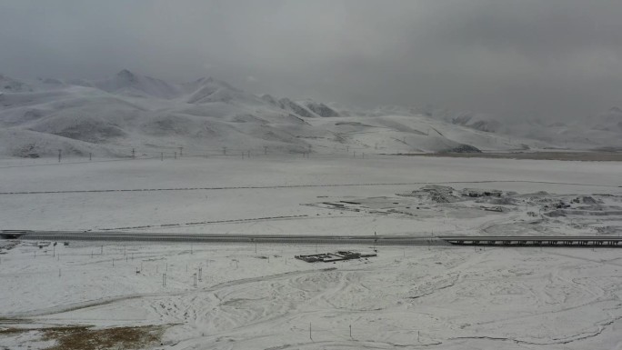 西藏雪山航拍图