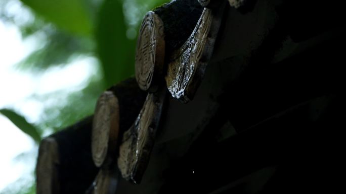 古建筑屋檐雨滴