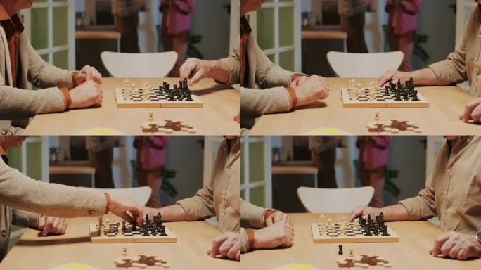 面目全非的退休男性在家下棋