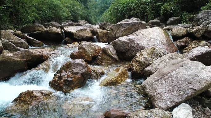 航拍大山溪流水美丽自然原始森林葱郁风景