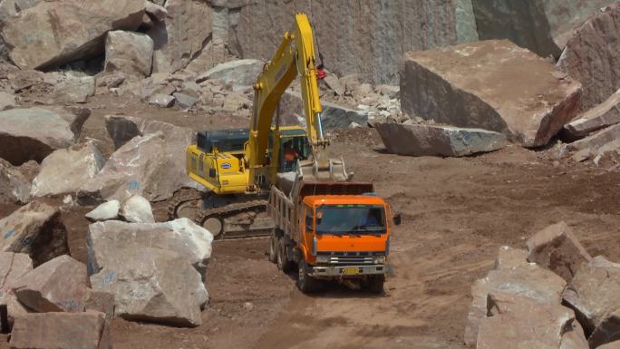 花岗岩大理石材料开采挖掘运输