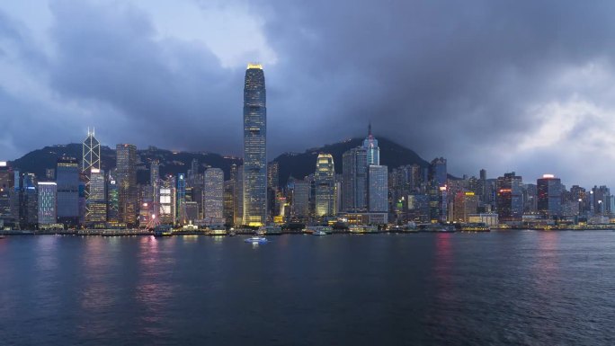 从九龙往维多利亚港眺望香港岛