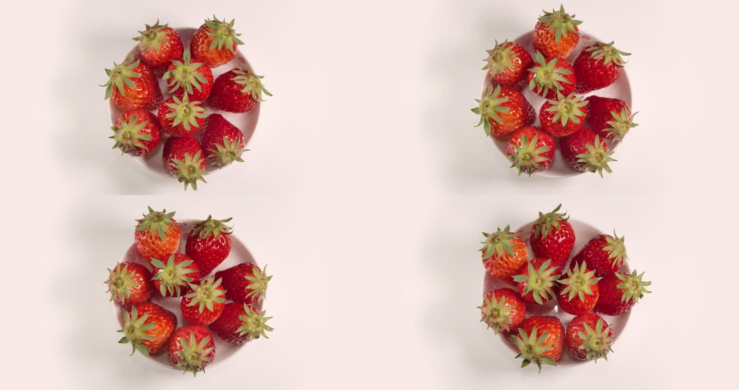 一大盘草莓旋转顶部拍摄