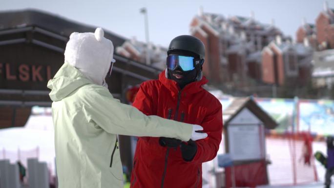 崇礼富龙雪场滑雪缆车通道人群空镜慢动作