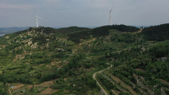 航拍大山中的风力发电机 山峰连绵