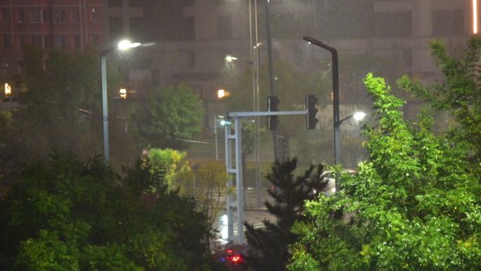 雨中道路