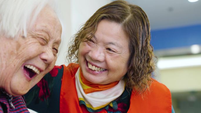 4K笑脸志愿者微笑幸福老年生活