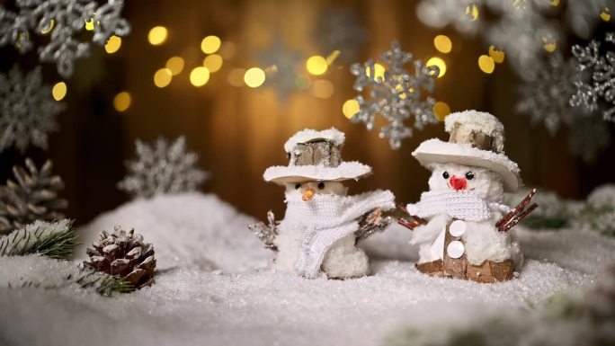 可爱的雪人人物与圣诞节的背景