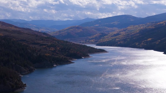 秋季阿斯彭湖和山脉无人机滑拍，70mm