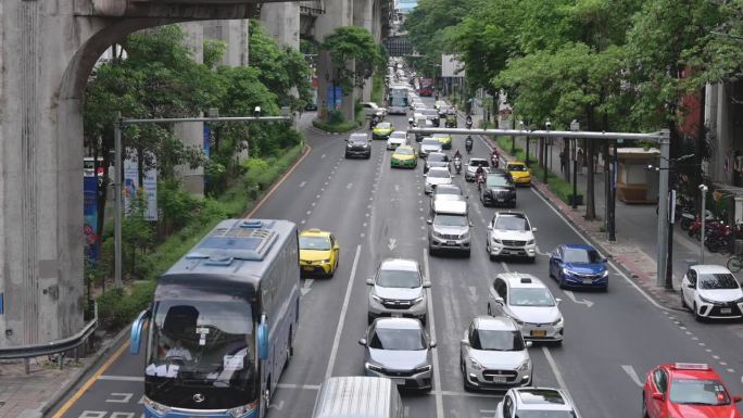 泰国首都曼谷Ratchadamri路和Lang Suan路的交通堵塞