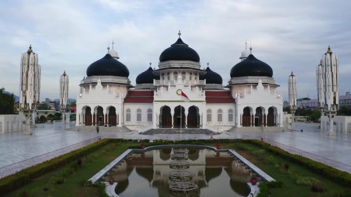 AH -拜图拉赫曼清真寺，东南亚最美丽的清真寺，日出