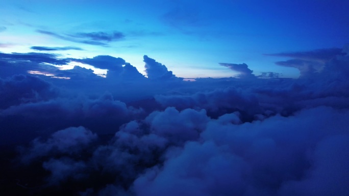 克莱因蓝傍晚天空