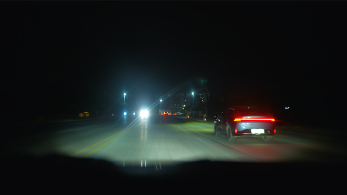 夜晚极速开车视角