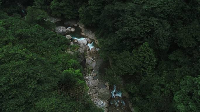 航拍风景夏日山涧溪流清凉宜人