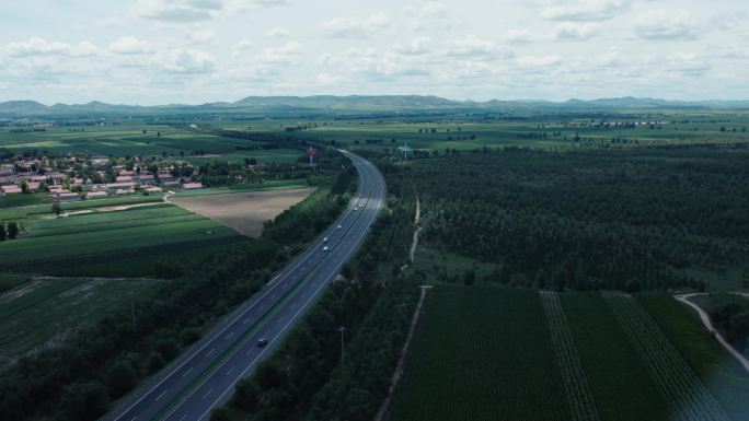 航拍草原公路 草原天路风景