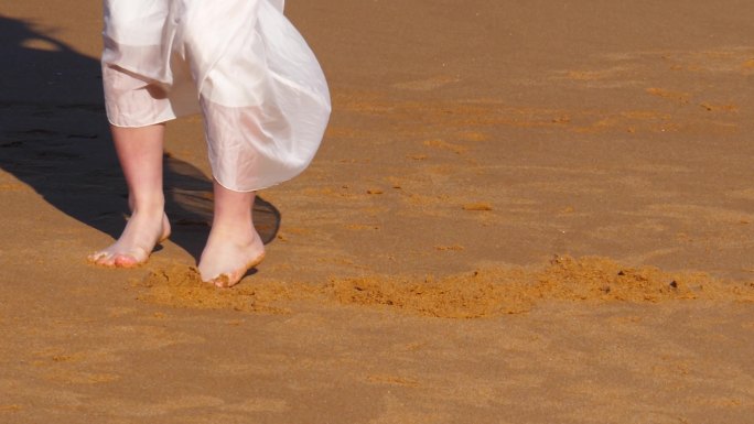 海边 沙滩 漫步沙滩 脚丫 光脚 淌水