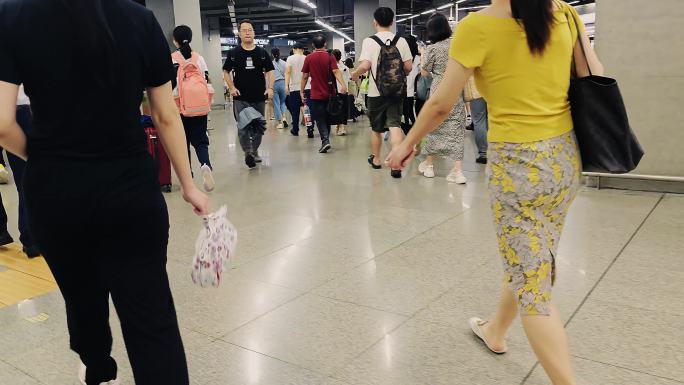 深圳地铁通勤人流