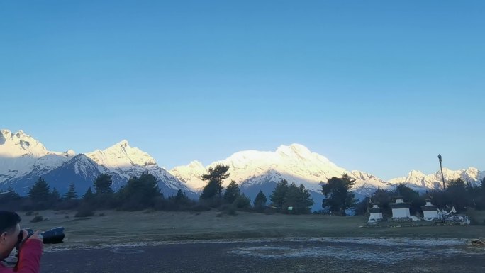 日照金顶 雪山