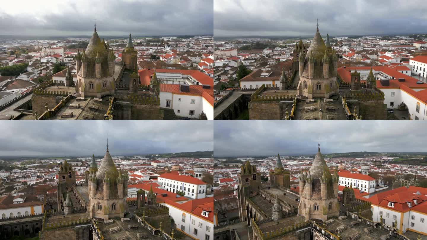 葡萄牙阿连特茹地区，埃武拉历史地标大教堂鸟瞰图，背景为古罗马神庙和埃武拉城市景观