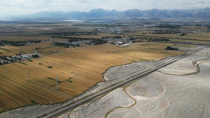 航拍山脚下一望无际的田地庄稼地