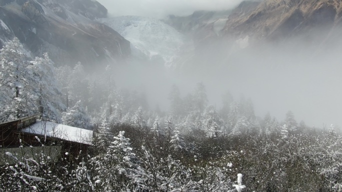 海螺沟冰川森林公园冬季雪景云海雾凇航拍