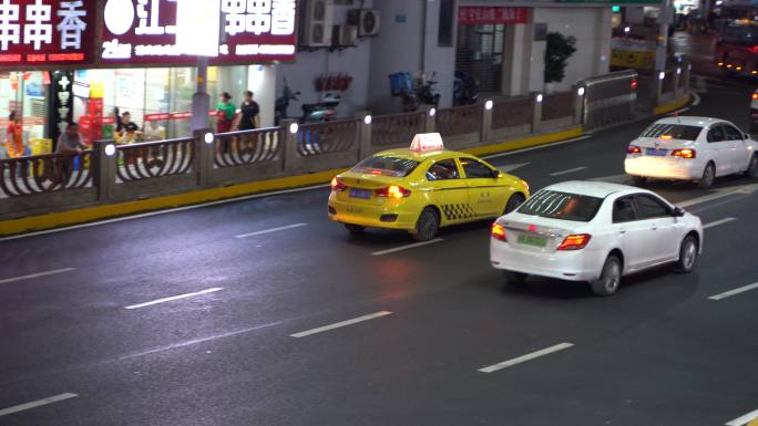 重庆行驶的出租车