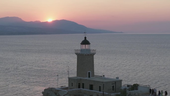 希腊科林斯Melagavi的日落灯塔