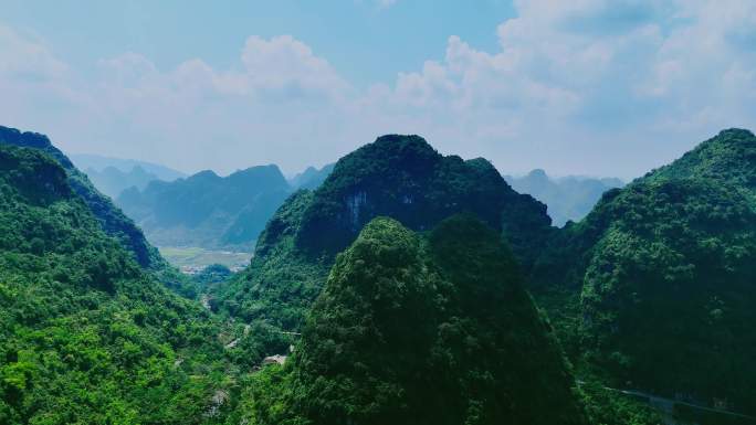 广西喀斯特地貌山峰航拍