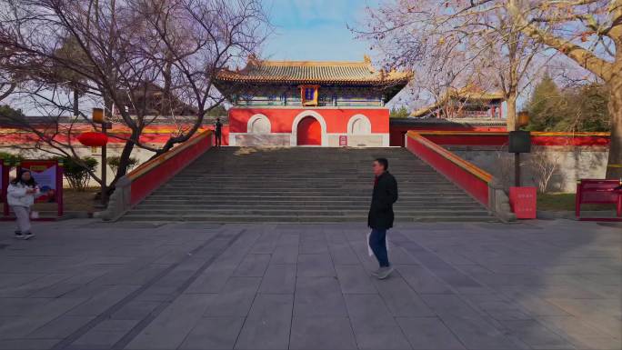 北京北海公园的古代建筑风光