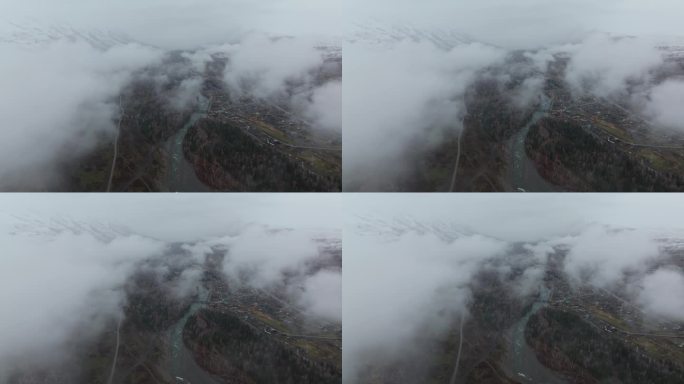 航拍秋天晨雾中的新疆禾木村风景