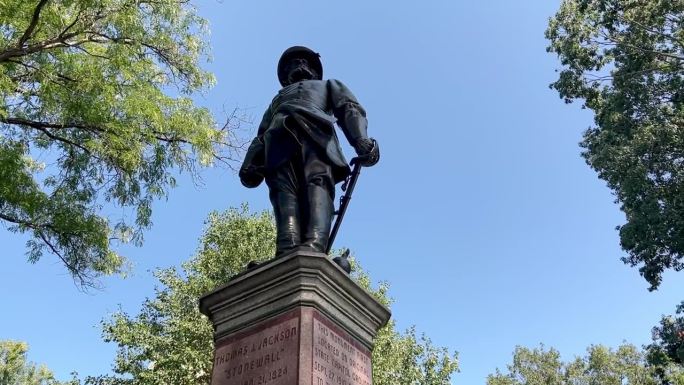 石墙杰克逊雕像，位于西弗吉尼亚州查尔斯顿州首府的纪念碑