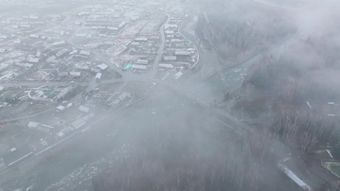 航拍大雪纷飞的新疆禾木村