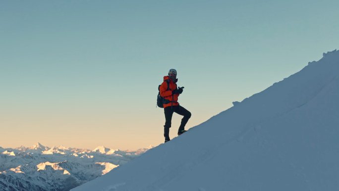 登山攀登雪山航拍