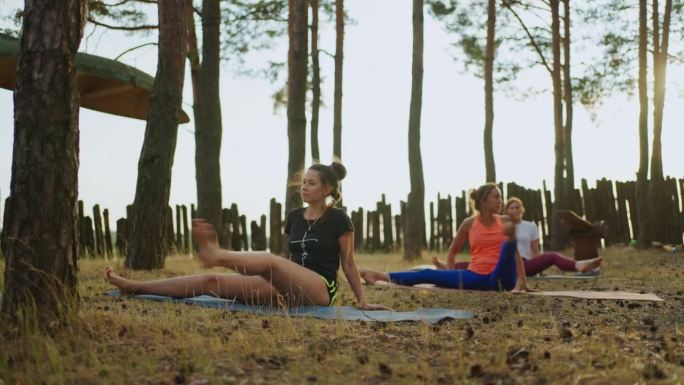 美丽松林减肥营，女性静坐与训练，运动与健康