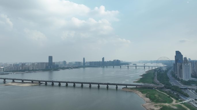 南昌市赣江两岸建筑风光航拍河流经济大桥梁