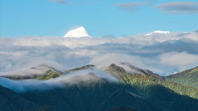 大气壮观贡嘎山风景云雾延时视频