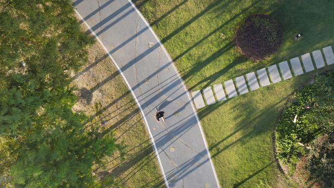 航拍晨跑/航拍公园跑步/4K高清