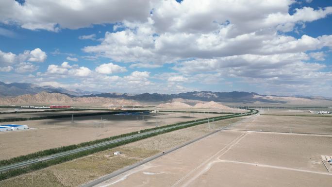 航拍空旷柏油马路