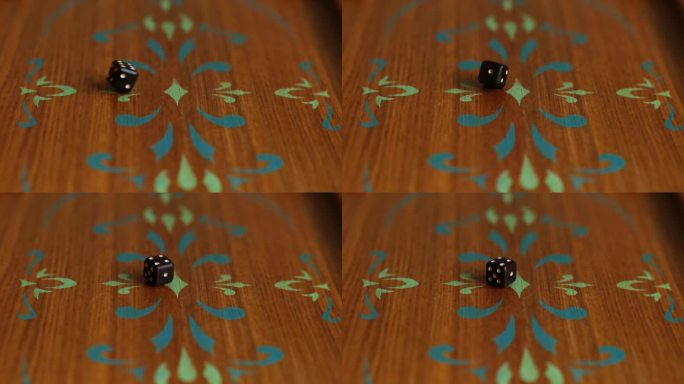 两个骰子落在木制双陆棋板上的特写。旋转立方体，慢动作。娱乐赌博游戏概念。