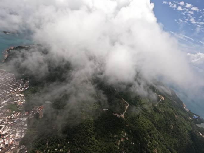 fpv穿越机航拍双月湾观景台海边穿云层