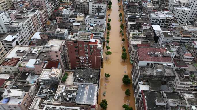 航拍粤西洪峰过境城市街道内涝水浸小区