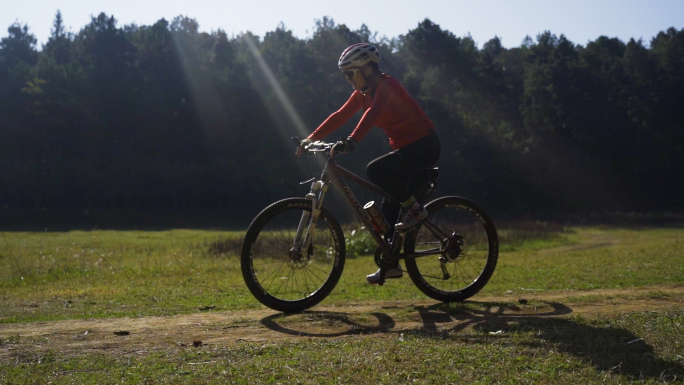 骑车多镜头骑自行车游玩运动郊游 休闲活动