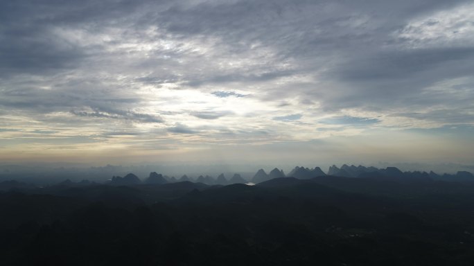 桂林喀斯特群山日落航拍
